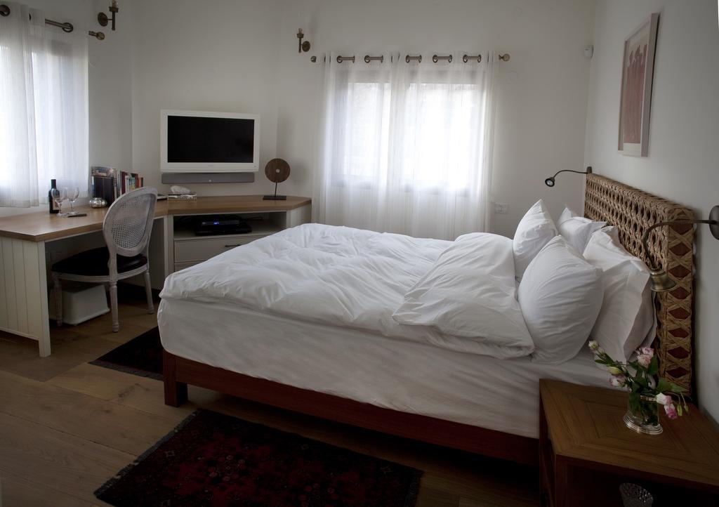 Boutique Hotel Tamarin Rosh Piná Habitación foto